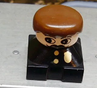 Duplo 2x2x2 Figurenstein, schwarzer Sockel mit Polizeimuster, weißer Kopf mit Schnurrbart, braunes Männerhaar