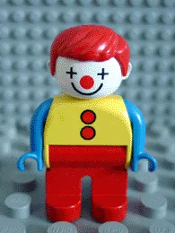 Duplo-figuur, mannelijke clown, rode benen, geel shirt met 2 knopen, blauwe armen, rood, steil haar