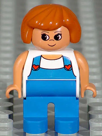 Figurine Duplo, femme, jambes bleues, haut blanc et salopette bleue à cœurs rouges