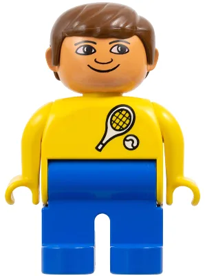Duplo-Figur, männlich, blaue Beine, gelbes Oberteil mit Tennisschläger- und Ballmuster, braune Haare