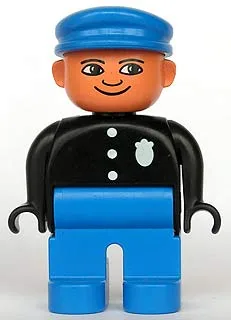 Duplo-Figur, Polizist – männlich, erwachsener Mann, blaue Beine, schwarzes Oberteil mit Knöpfen und Abzeichenmuster, blauer Hut, nougatfarbener Kopf mit nach unten gebogener Nase