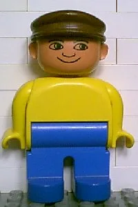 Duplo-Figur, männlich, blaue Beine, gelbes Oberteil, braune Kappe, kein Weiß im Augenmuster