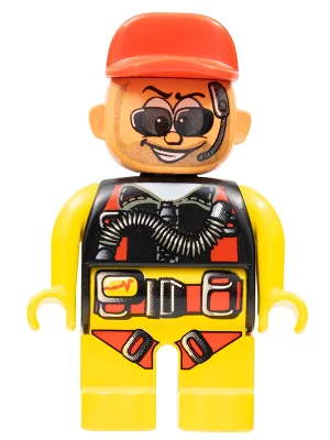 Duplo-Figur, männlicher Action Wheeler, gelbe Beine, gelbes Oberteil mit gelb/schwarz/rotem Fallschirm, rote Kappe, Bart, Sonnenbrille und Kopfhörer
