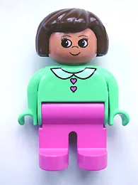 Duplo-figuurtje, vrouwelijk, donkerroze benen, middengroene blouse met hartvormige knoopjes, bruin haar