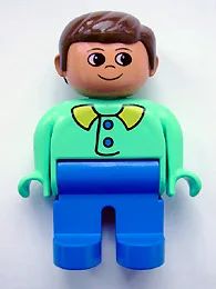 Duplo-figuur, mannelijk, blauwe benen, middengroen bovenstuk met blauwe knopen, bruin haar