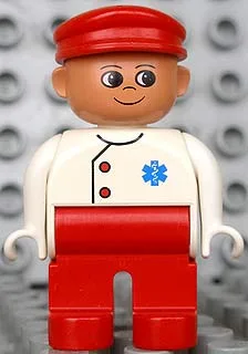 Duplo-figuur, dokter/medicus - mannelijk, volwassen man, rode benen, wit shirt met knopen en EMT-ster van het leven-patroon, rode pet, nougatkleurig hoofd (75492)