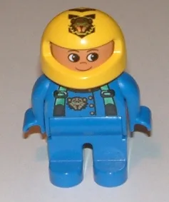 Duplo-Figur, männlich, blaue Beine, blaues Oberteil mit grünen Hosenträgern und Tiger-Logo, gelber Helm mit Tiger