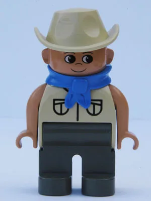 Duplo-figuur, mannelijk, donkergrijze benen, beige top in safari-stijl met zakken, cowboyhoed, blauwe bandana (4144058)