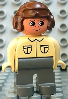Duplo-Figur, männlich, dunkelgraue Beine, hellbraunes Oberteil, brauner Fliegerhelm