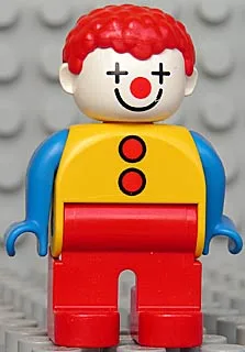 Duplo-Figur, männlicher Clown, rote Beine, gelbes Oberteil mit 2 Knöpfen, blaue Arme, rote lockige Haare (4129940)