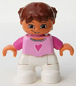Duplo Figur Lego Ville, Mädchen, weiße Beine, hellrosa Oberteil, dunkelrosa Arme, rotbraunes Haar mit Zöpfen