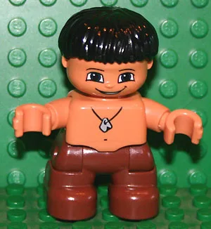 Duplo Figur Lego Ville, Junge, rotbraune Beine, schwarze Haare, Steinkette (Höhlenmensch) (4515402)