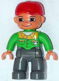 Figurine Duplo Lego Ville, Homme, Jambes gris bleu foncé, Chemise boutonnée vert vif, Casquette rouge, Yeux marrons, Sourire bouche fermée (Mécanicien)