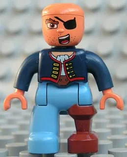Duplo Figur Lego Ville, männlicher Pirat, mittelblaue Beine, dunkelblaues Oberteil mit Knöpfen, Glatze, Augenklappe, Holzbein