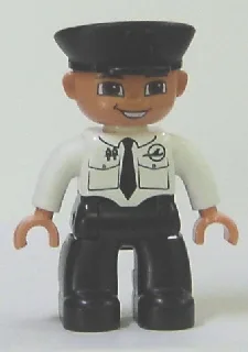 Duplo-figuurtje van Lego Ville, mannelijke piloot, zwarte benen, wit shirt met vliegtuiglogo en zwarte stropdas, politiepet