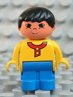 Duplo-Figur, Kind Typ 1 Junge, blaue Beine, gelbes Oberteil mit Knöpfen und rotem Kragen, schwarze Haare, Grinsen