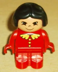 Duplo-Figur, Mädchen, Typ 1, rote Beine, rotes Oberteil mit gelben Knöpfen und Kragen, schwarze Haare, Wimpern, Lächeln