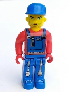 Tractorbestuurder met blauwe overall, rood shirt, effen blauwe pet en stoppelbaard (4214808)