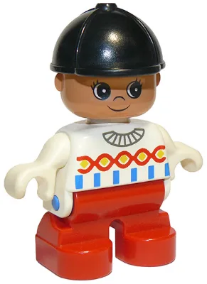 Duplo-Figur, Mädchen Typ 2, rote Beine, weißes Oberteil mit roten, gelben und blauen Verzierungen, schwarzer Reithelm