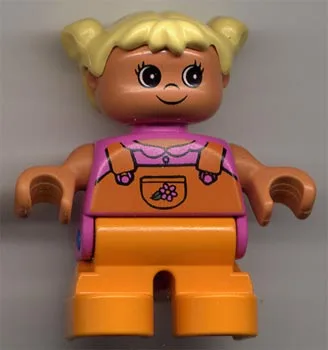 Duplo-Figur, Mädchen Typ 2, orange Beine, dunkelrosa Oberteil mit orangefarbener Latzhose mit Blume, gelbe Zöpfe
