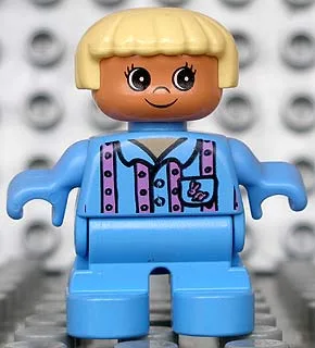 Figurine Duplo, enfant type 2, fille, jambes bleu moyen, haut bleu moyen à rayures roses et logo lapin, cheveux jaune clair