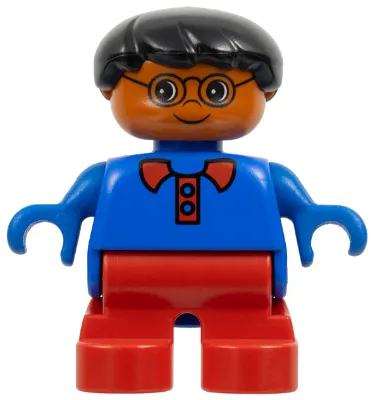 Duplo Figur - Männlich, Junge, rote Beine, blaues Oberteil mit Kragen und Knopfmuster, schwarze Haare, dunkelorangefarbener Kopf (75513)