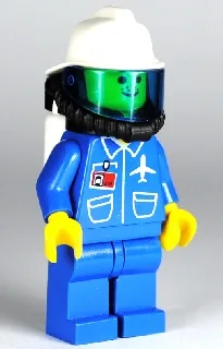 Flughafen – Blau, blaue Beine, weißer Feuerwehrhelm, Atemschlauch, weiße Druckluftflaschen, Sommersprossen auf der Nase