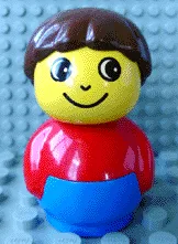 Primo Figuur Jongen met Blauwe Basis, Rode Top, Bruin Haar (4107979)