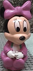 Primo figuurtje van baby Minnie Mouse met roze kleding en roze strik.