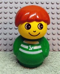 Primo figuurtje: jongen met groene voet, groen shirt met witte strepen en ankerpatroon, donkeroranje haar.