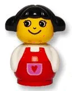 Primo-Figur Mädchen mit rotem Sockel, weißem Oberteil mit rotem Overall und rotem Herz in einer violetten Tasche, schwarze Haare