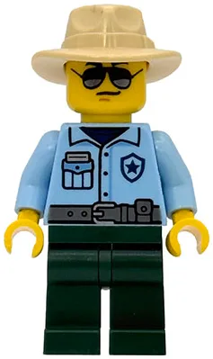 Sequoia Tree Trail Ranger – Männlich, hellblaue Uniform, dunkelgrüne Beine, beiger Fedora, Sonnenbrille