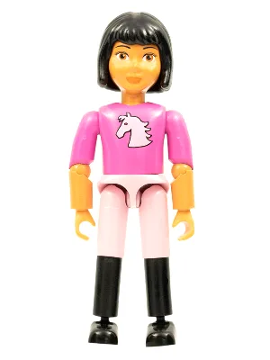 Belville Vrouw - Donkerroze top met paardenhoofd, roze shorts, zwarte laarzen, zwart haar