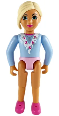 Belville Femme - Jeune fille portant un haut bleu clair à détails en fourrure, un collier fer à cheval argenté, des chaussures rose foncé et de longs cheveux blond clair.