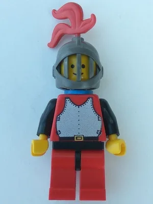 Cuirasse rouge avec bras noirs, jambes rouges avec hanches noires, casque à grille gris foncé, panache rouge, cape en plastique bleu