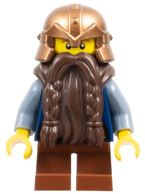 Époque fantastique - Nain, barbe brun foncé, casque en cuivre à bandes cloutées, bras bleu sable, sourire narquois
