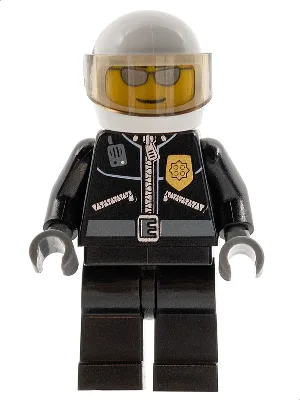 Veste en cuir de la police municipale avec insigne doré, casque blanc, visière marron clair, lunettes de soleil argentées