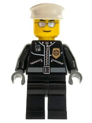 Polizei – Lederjacke mit goldenem Abzeichen, weißer Hut, silberne Sonnenbrille