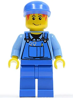 Salopette bleue avec outils dans la poche, casquette bleue, cheveux roux en désordre