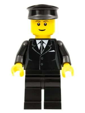 Costume noir, casquette de police noire, sourcils bruns, sourire fin