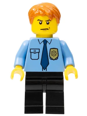 Politie - Stadshemd met donkerblauwe stropdas en gouden badge, zwarte broekspijpen, kort, warrig donkeroranje haar