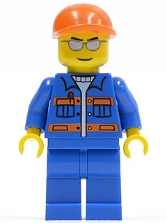 Veste bleue à poches et rayures orange, pantalon bleu, casquette orange à visière courte, lunettes de soleil argentées