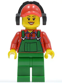 Salopette vert fermier, casquette rouge trouée, casque audio