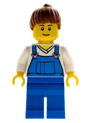 Landarbeidster, vrouw, blauwe overall over V-hals shirt, slanke glimlach