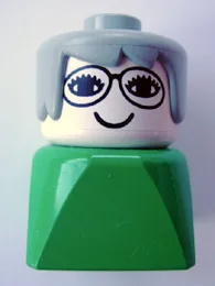 Duplo 2 x 2 x 2 Figurenstein, frühe Ausführung, weiblich auf grünem Sockel, graues Haar, Brille (Großmutter)