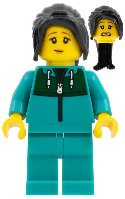 Astronaute - Femme, cheveux longs brun foncé, survêtement turquoise foncé