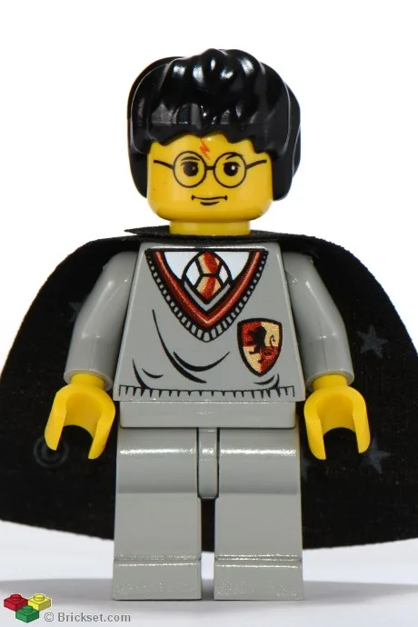 Harry Potter - Romp met Gryffindor-schild, lichtgrijze benen, zwarte cape met sterren.