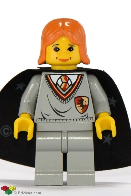 Ginny Weasley - Torse avec écusson Gryffondor, jambes gris clair, cape noire à étoiles