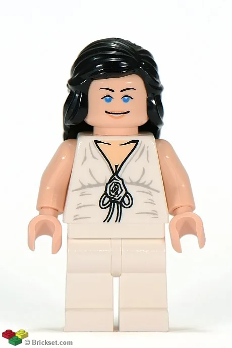 Marion Ravenwood – Weißes Oberteil, weiße Beine