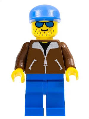 Jacke braun – blaue Beine, blaue Sonnenbrille, blaue Kappe